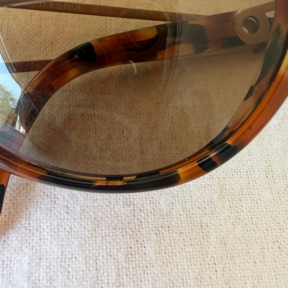 Vintage FENDI FS 143 Tortoise Shell Oval Sunglasses - Made in Italy - Picture 7 of 10